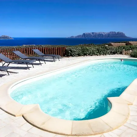 Panoramic With Sea View On And The Island Of Tavolara Feriehus *